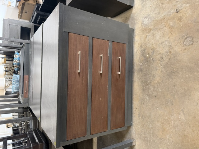 Three-drawer hotel dresser