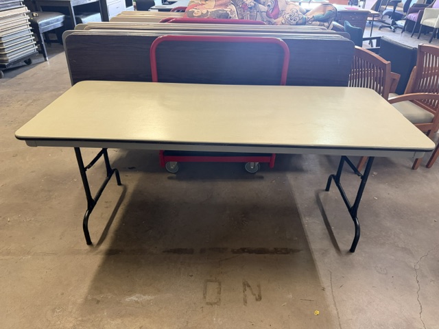 Folding banquet table